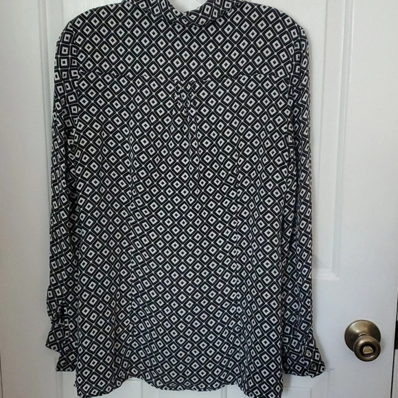 White House Black Market 100% Silk with a Two Option Sleeve Up or Down - Picture 6 of 13